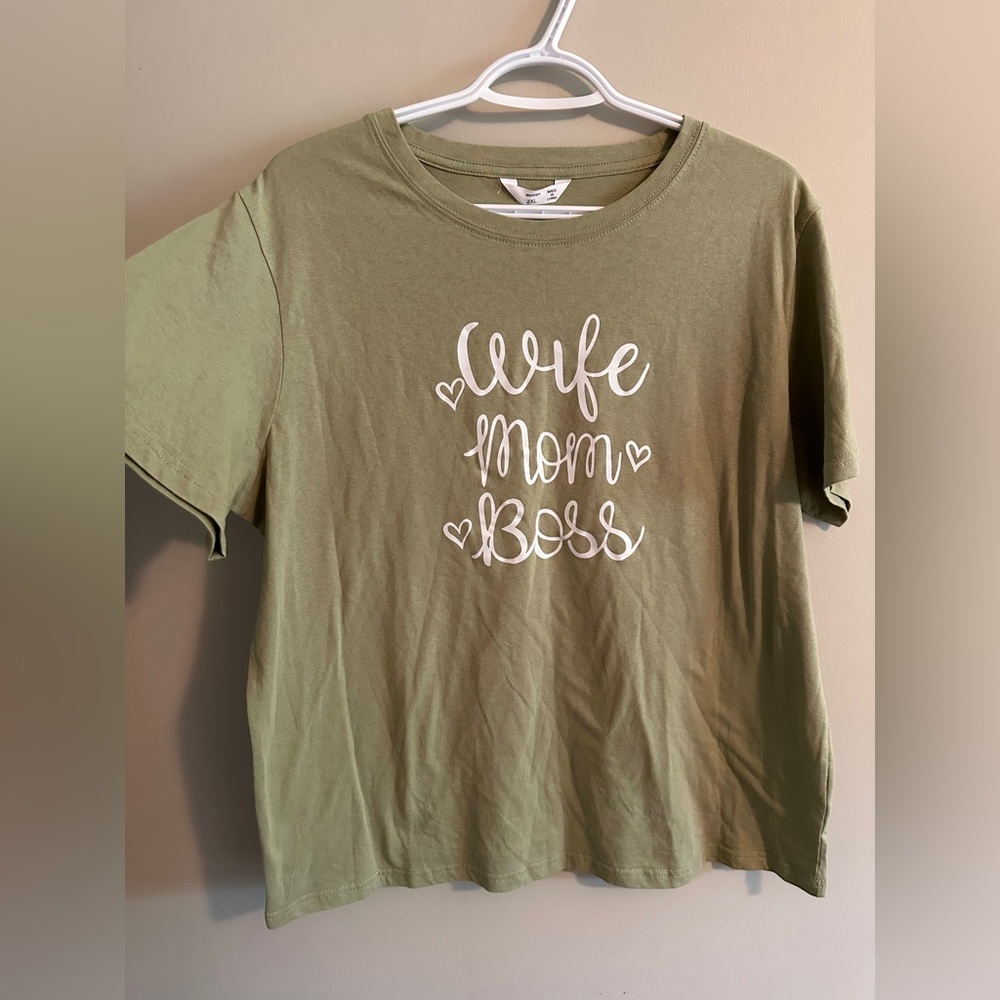 PatPat Olive Graphic Tee - Wife Mom Boss